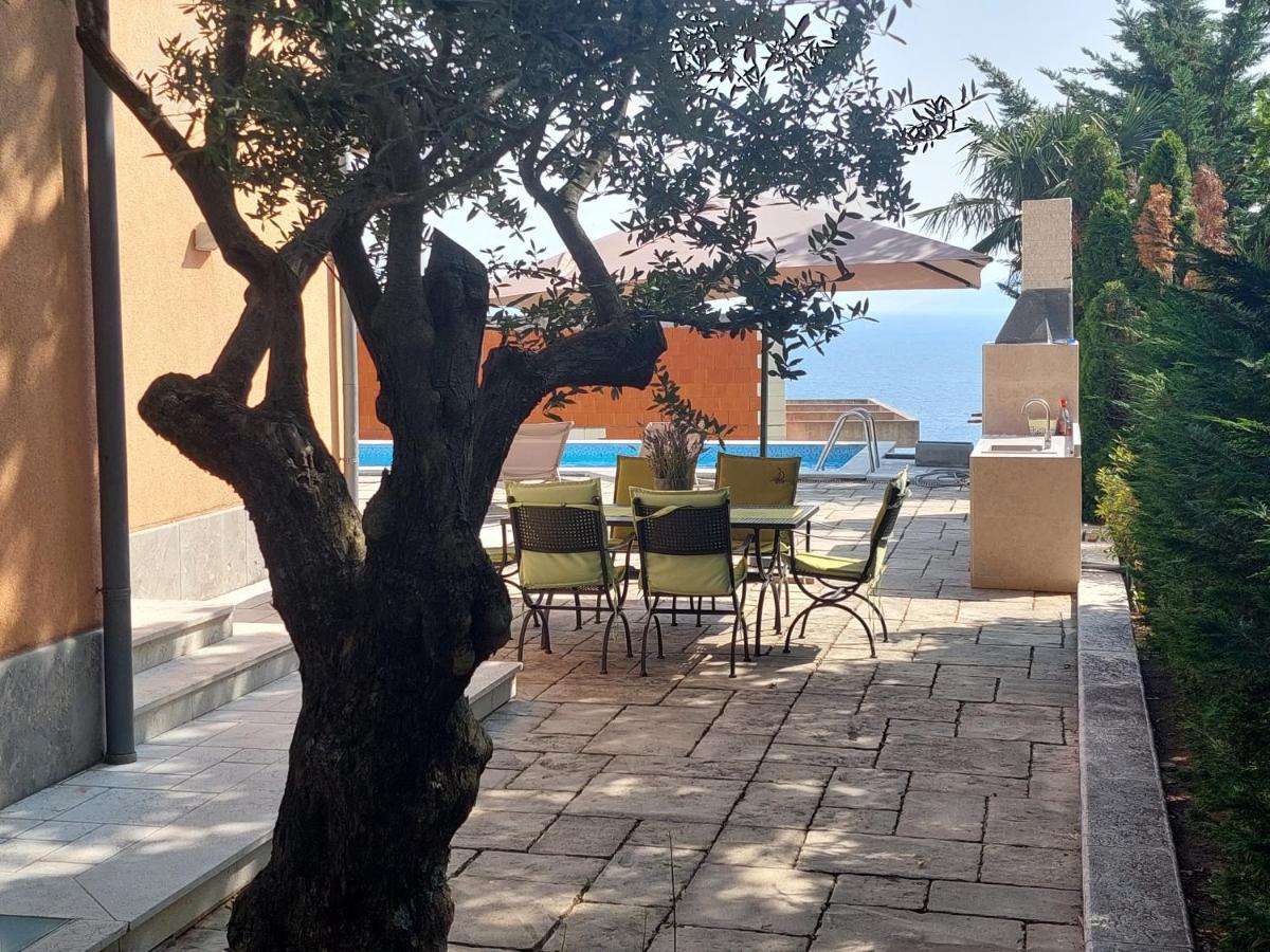 Apartments In Villa Azra Рийека Екстериор снимка