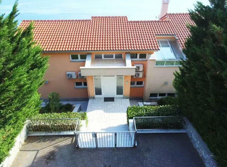 Apartments In Villa Azra Рийека Екстериор снимка